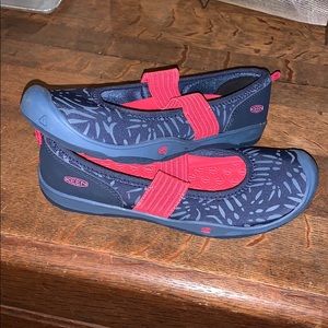 Keen Moxie Gore Flat